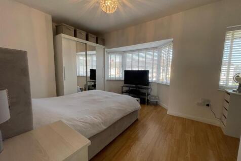 Bedroom 1.jpg