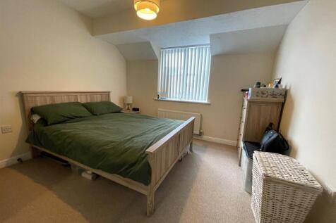 Bedroom 1.jpg