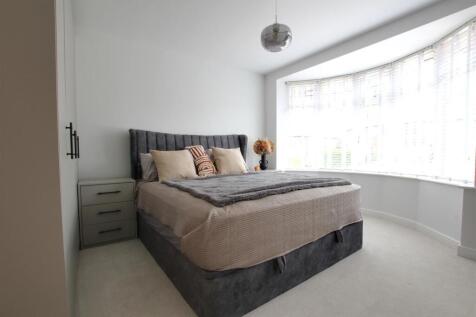 Bedroom 1.jpg