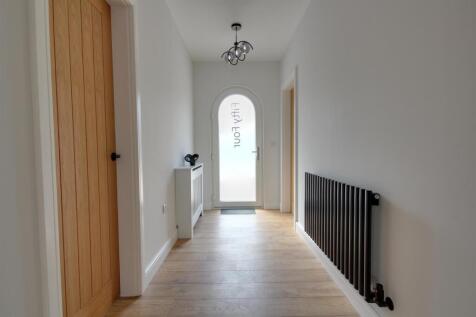 Hallway 1.jpg