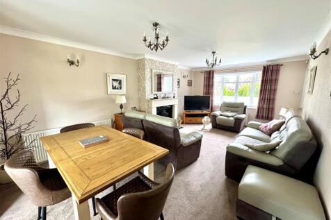58 Northfield lounge 2.jpg