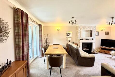 58 Northfield lounge 3.jpg