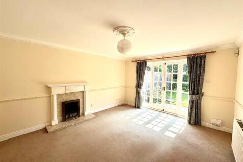 10 Easenby Close lounge.jpg