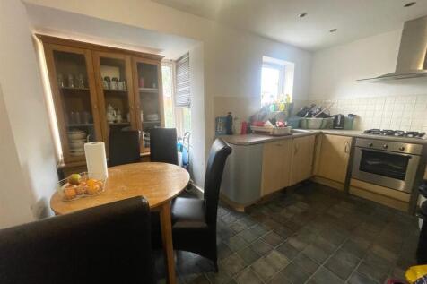Kitchen 2.jpg