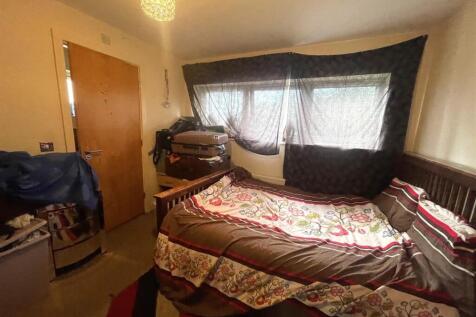 Bedroom 1.jpg
