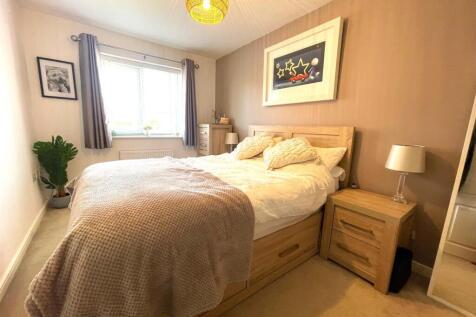 Bedroom 1.jpg