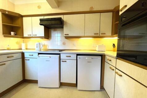 Kitchen 1.jpg
