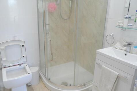 GROUND FLOOR SHOWER ROOM