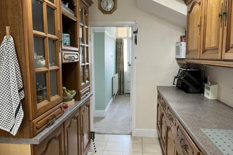 Kitchen to hall