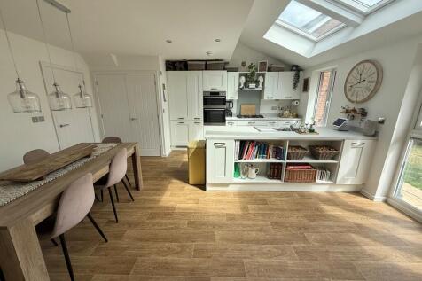 kitchen dinier 1