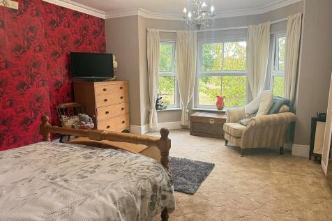 bedroom 1...