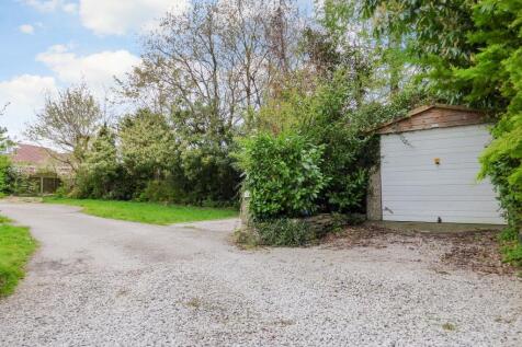 Garage/Driveway