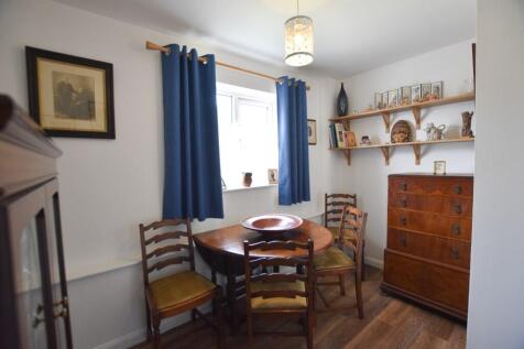 Dining Area/Bed 2