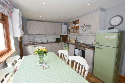 Kitchen/ Dining Room