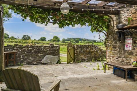 Side Terrace