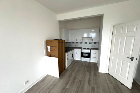 LOUNGE/KITCHEN