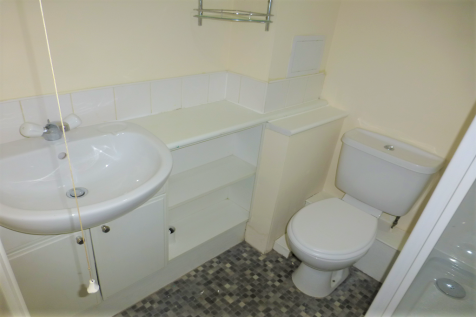 BEDROOM 1 EN SUITE