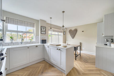 1372892-4-69038ed...