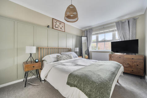 1372892-18-690390...