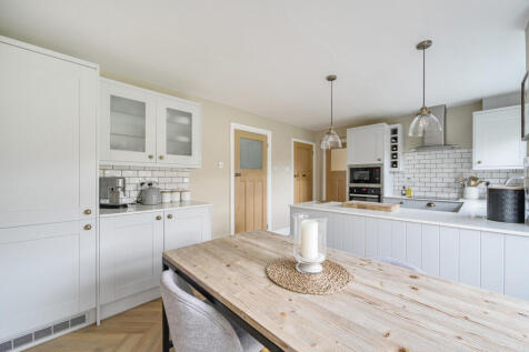 1372892-3-69038ed...