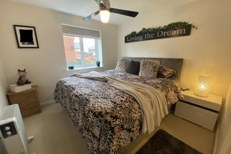Master Bedroom (2...