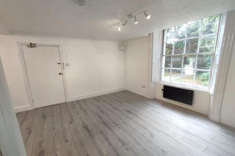 Open Plan Living/Bed