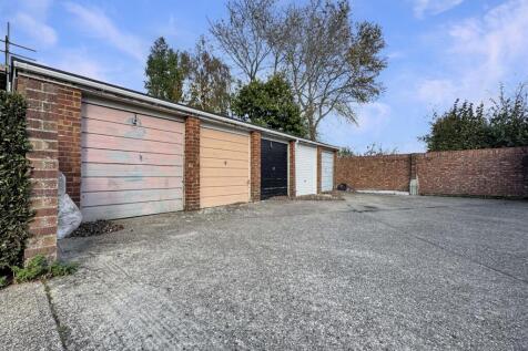 Garage in Block