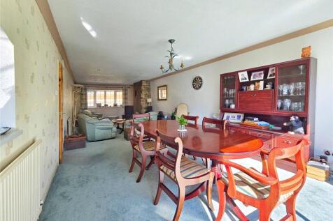 Dining Room &amp; Lounge