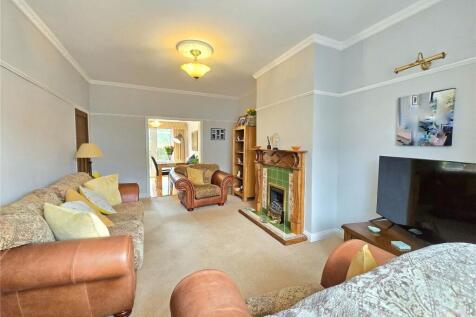 Lounge &amp; Dining Room