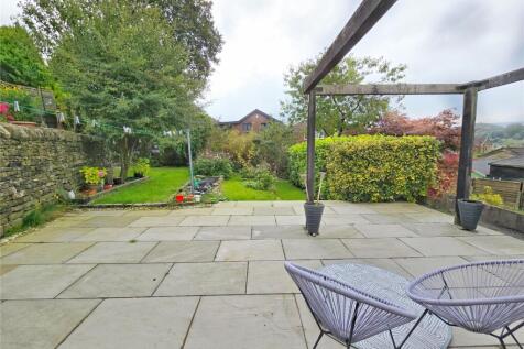 Rear Patio &amp; Lawns