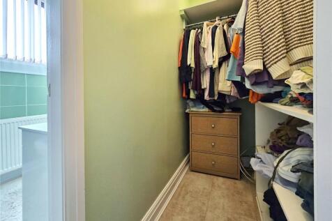 Walk-In Wardrobe