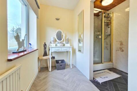 Dressing Rm/En-Suite