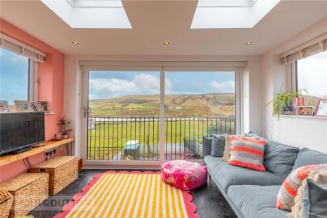 Bright Rear Lounge