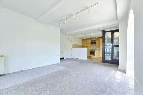 Lounge &amp; Kitchen