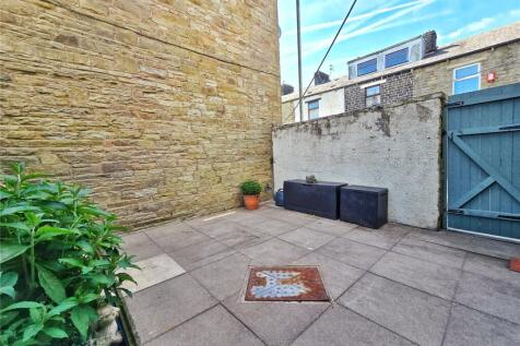 Rear Patio Yard