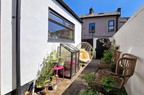 Rear Patio Garden