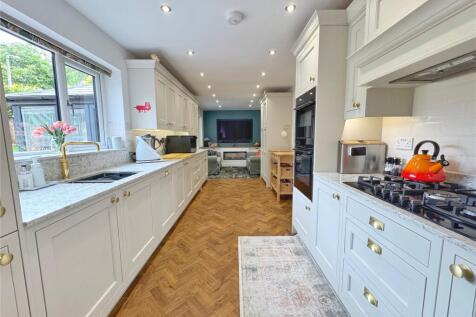 Kitchen/Entertaining