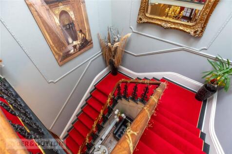 Sweeping Staircase