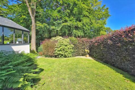 Private Lawn Gardens