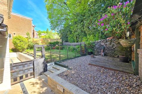 Patio &amp; Lawn Gardens