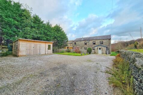 Drive &amp; Outbuilding