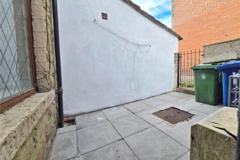 Rear Patio Yard