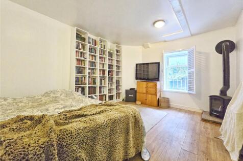 Lounge/Bedroom Three