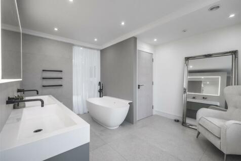 Master En-Suite
