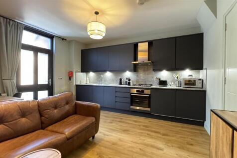LOUNGE/KITCHEN