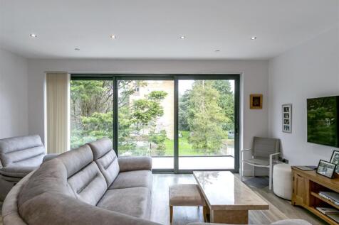 Lounge 3.jpg