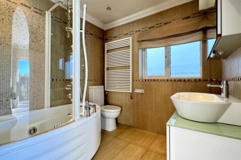 En Suite To Bedroom One