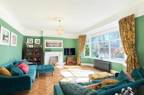 FORMAL LOUNGE