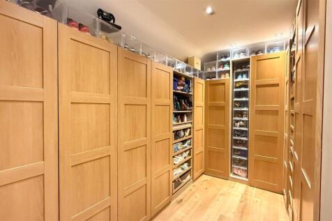 DRESSING ROOM