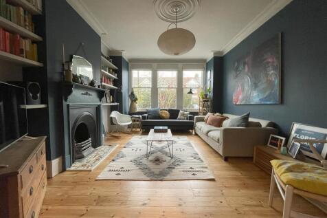 Living Room 1.jpg